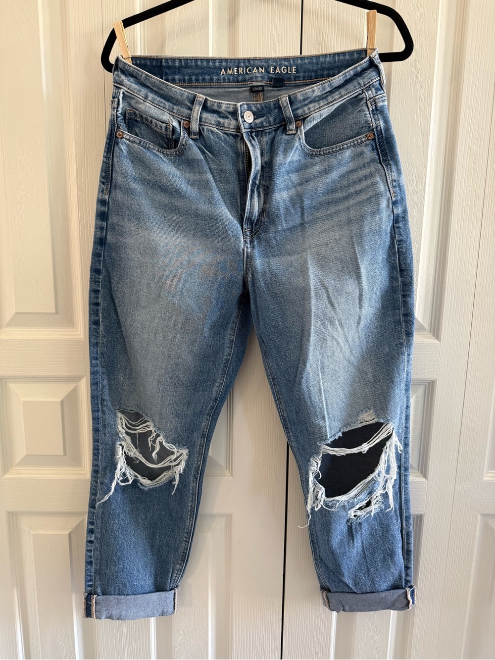 American Eagle Outfitters Light Blue Distressed Mom Jeans